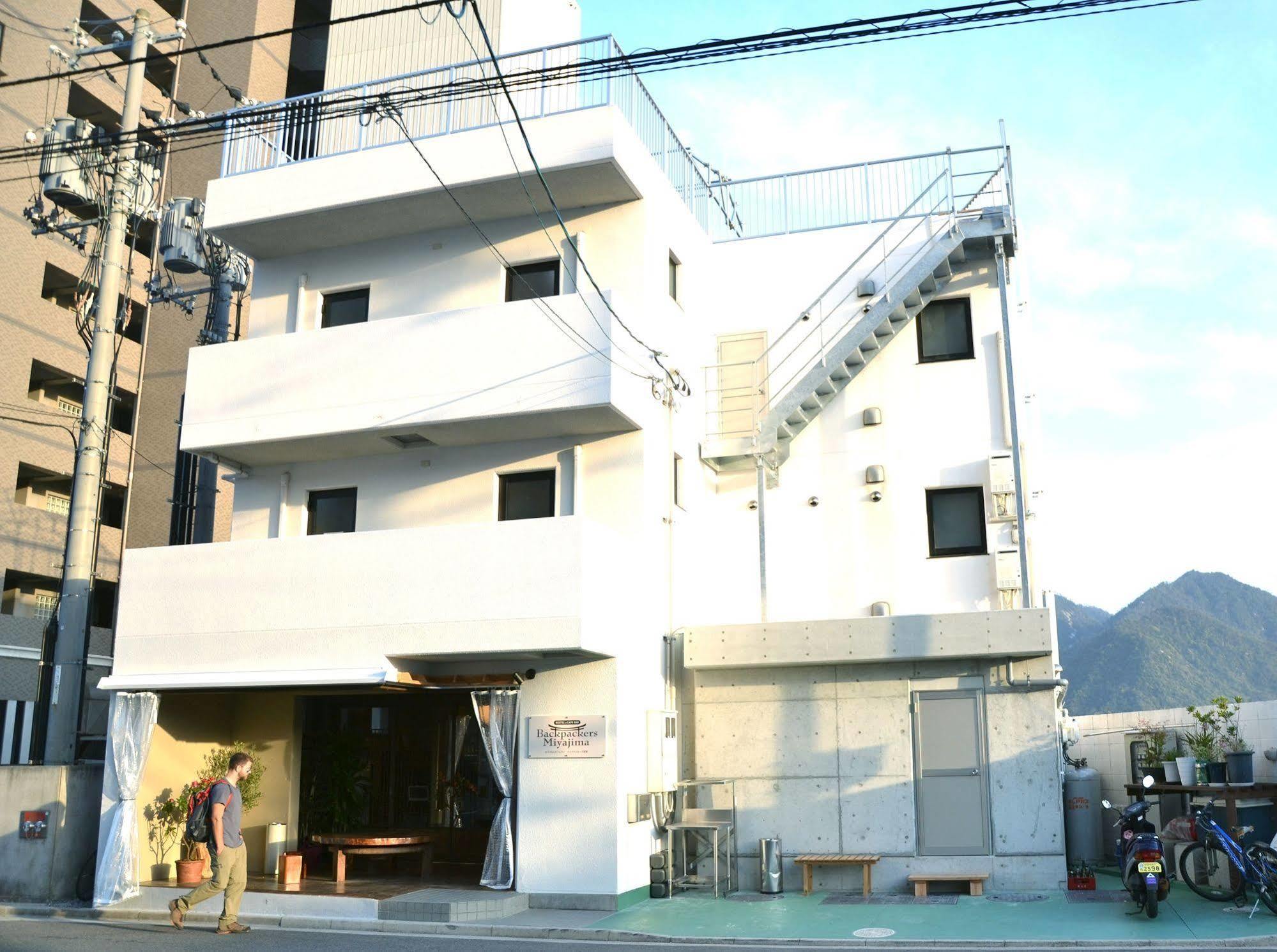 Hostel & Cafe Bar Backpackers Miyajima Itsukushima Exteriör bild